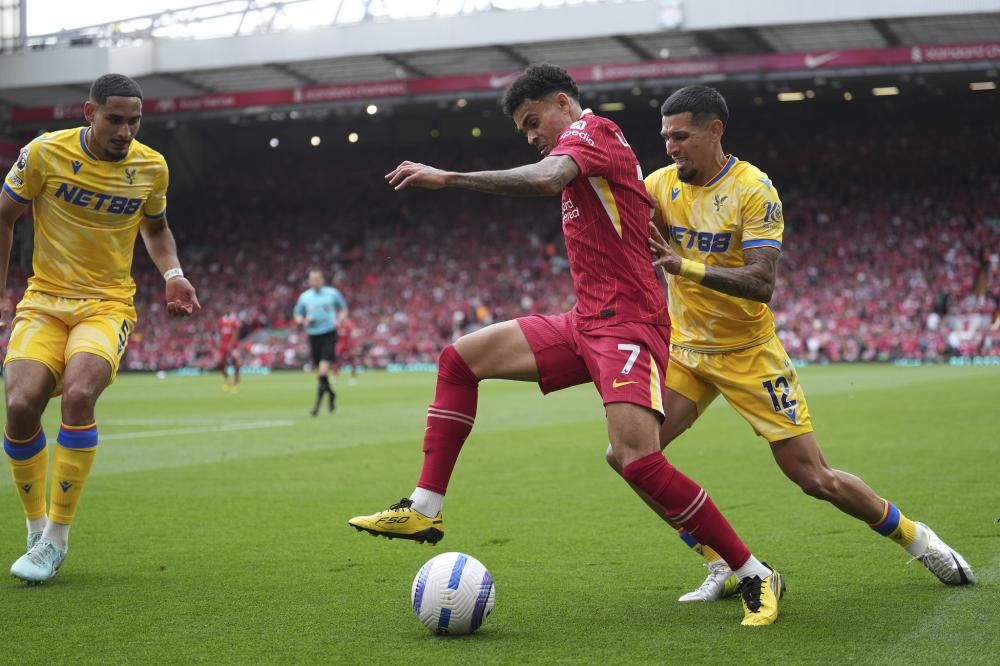 汉斯-弗里克对巴萨室内足球队的惊喜访问