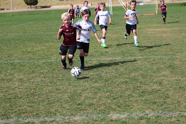 滑手扮关公成都街头玩滑板